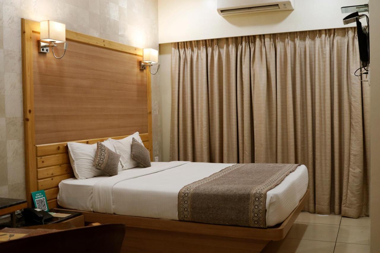 The Myriad Hotel Bhayandar Exteriör bild