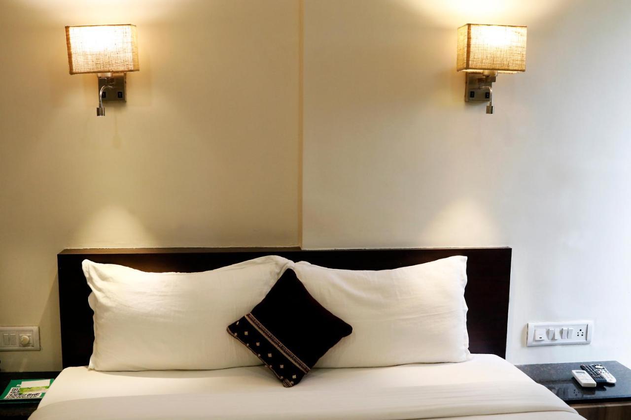 The Myriad Hotel Bhayandar Exteriör bild