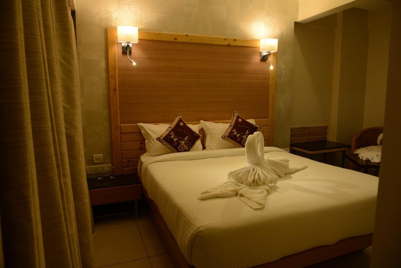 The Myriad Hotel Bhayandar Exteriör bild