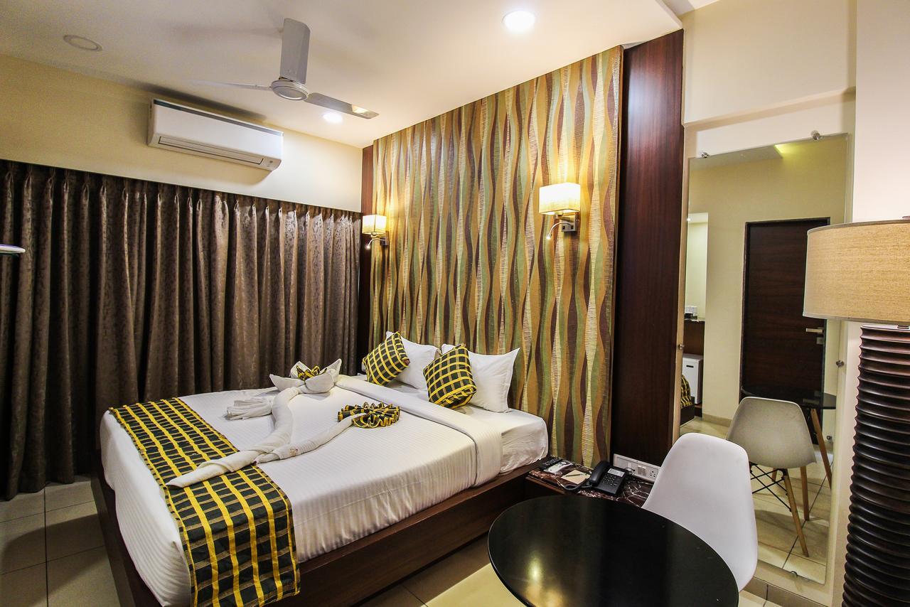 The Myriad Hotel Bhayandar Exteriör bild