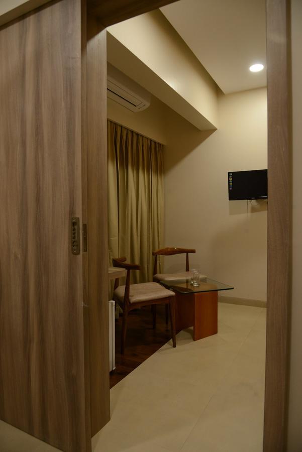 The Myriad Hotel Bhayandar Exteriör bild