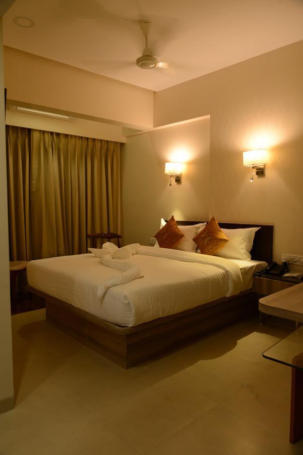 The Myriad Hotel Bhayandar Exteriör bild