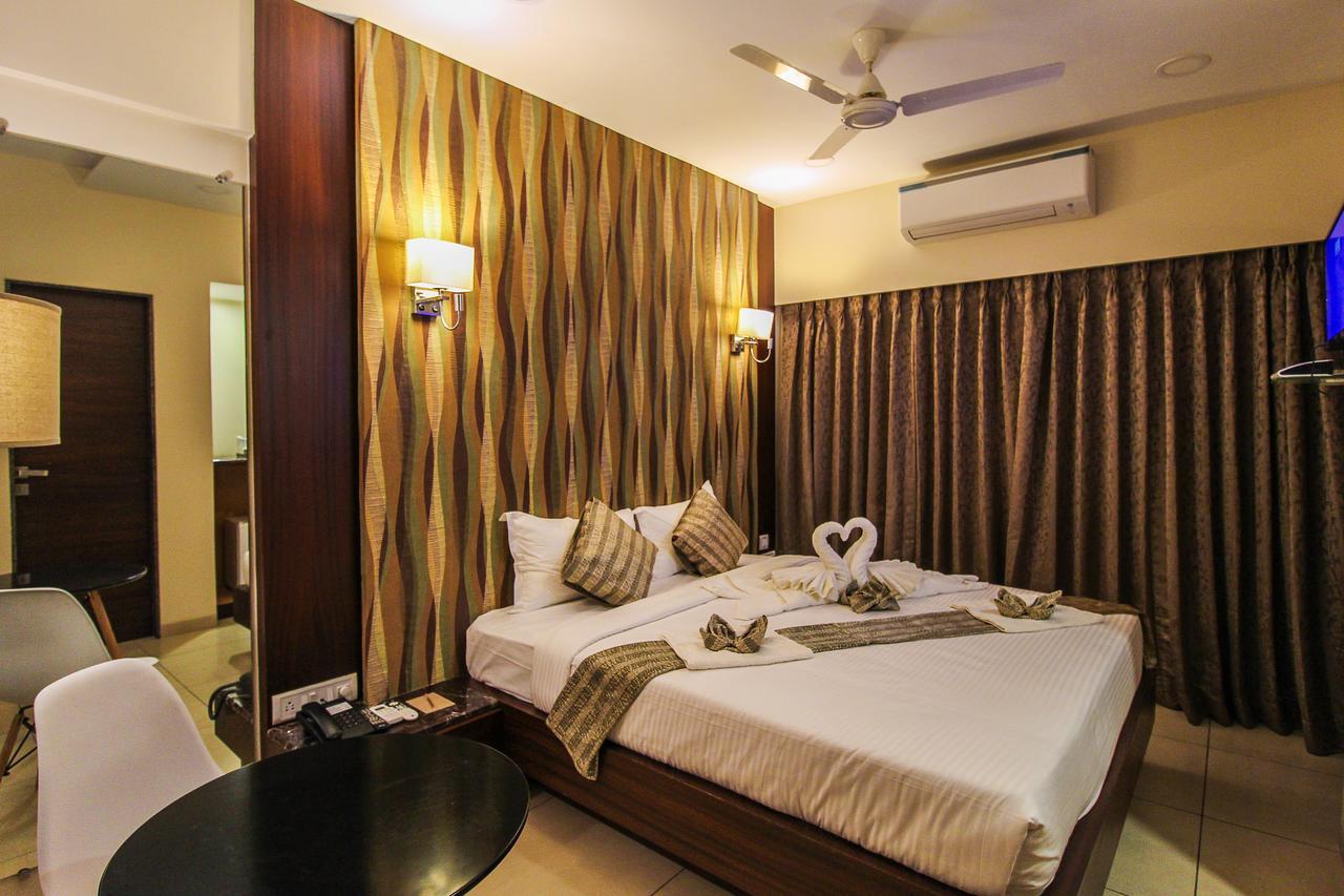 The Myriad Hotel Bhayandar Exteriör bild